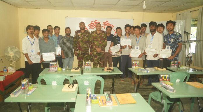 নানিয়ারচর সেনা জোনের উদ্যোগে মোবাইল সার্ভিসিং প্রশিক্ষণ কোর্সের সনদ বিতরণ